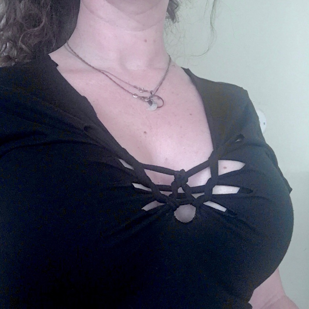 Custom cut macrame top - Picture 10 of 16